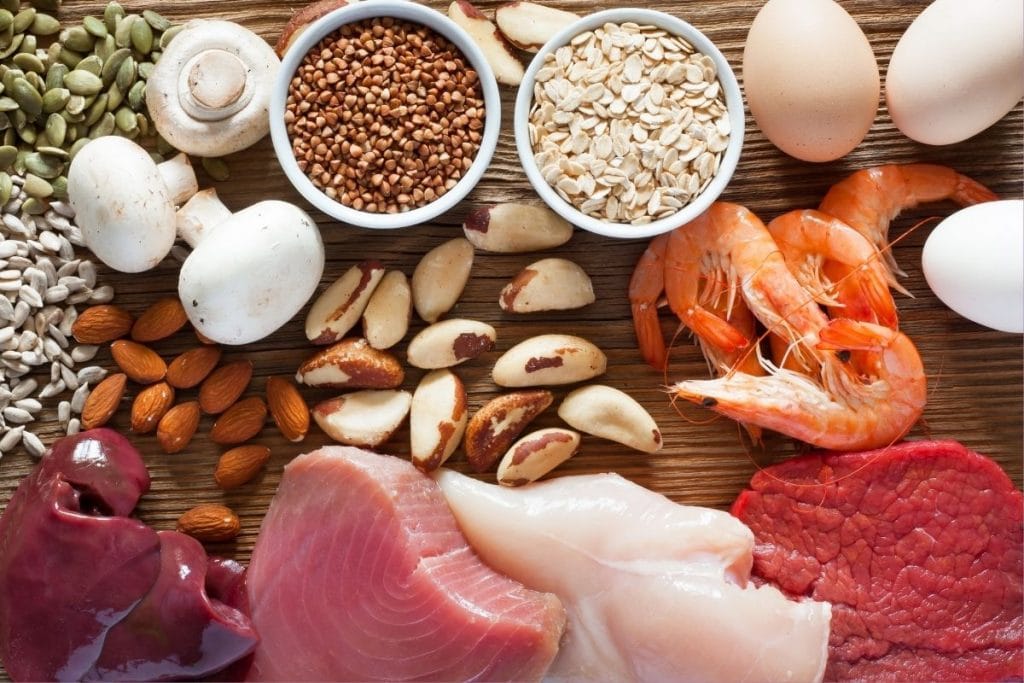 Alimentos saludables: frutos secos, semillas, huevos y salmón