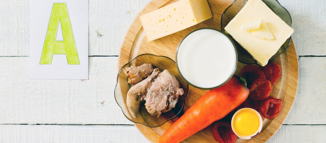 Tabla con alimentos ricos en vitamina A