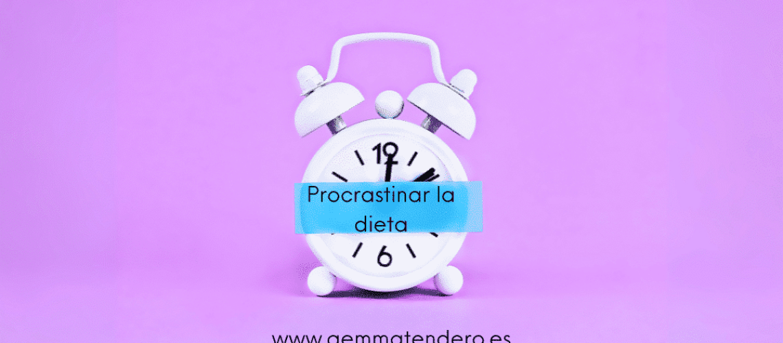 Fondo morado con reloj blanco y web gemmatendero.es